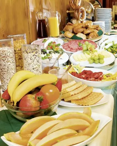 Muenchner Hof Und Blauer Turm 4*