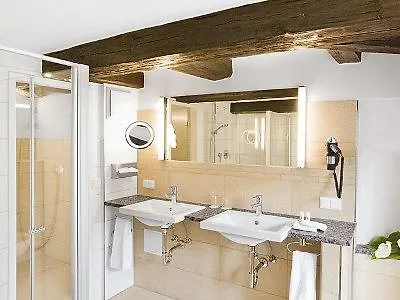 Muenchner Hof Und Blauer Turm 4*