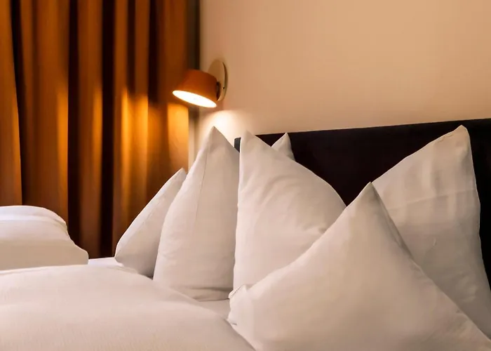 Muenchner Hof Und Blauer Turm 4*