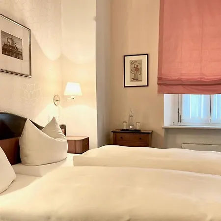 Muenchner Hof Und Blauer Turm