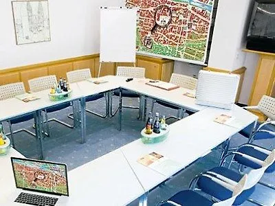 Muenchner Hof Und Blauer Turm Ratisbona