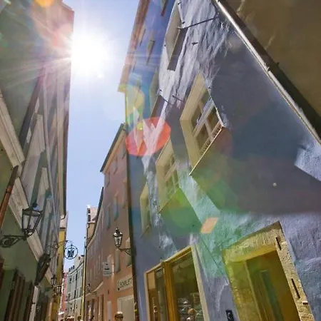 Münchner Hof Und Blauer Turm Regensburg