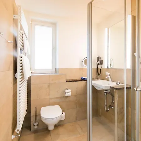 Muenchner Hof Und Blauer Turm