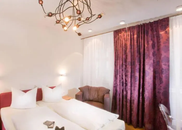 Готель Muenchner Hof Und Blauer Turm 4*