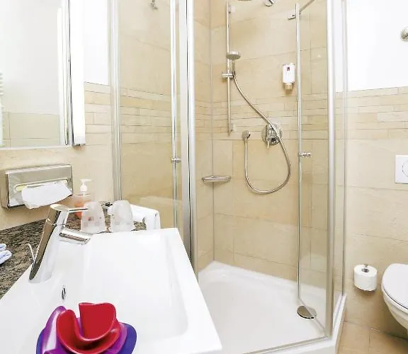 Готель Muenchner Hof Und Blauer Turm