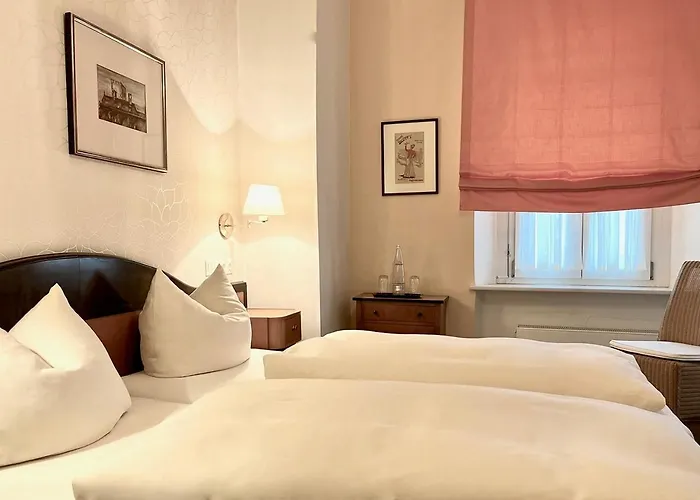 Muenchner Hof Und Blauer Turm