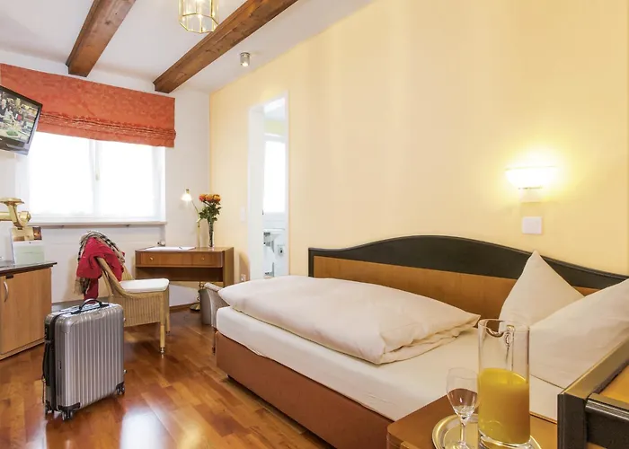 Готель Muenchner Hof Und Blauer Turm 4*