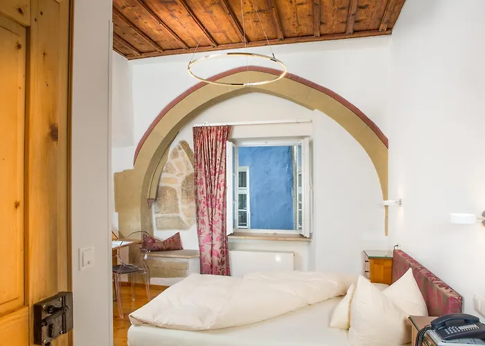 Muenchner Hof Und Blauer Turm