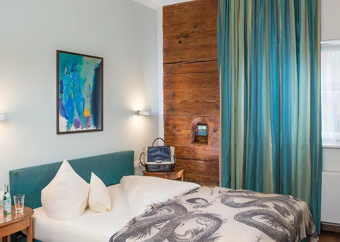 Muenchner Hof Und Blauer Turm Регенсбург