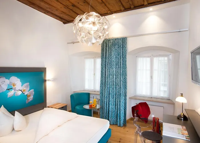 Muenchner Hof Und Blauer Turm 4*