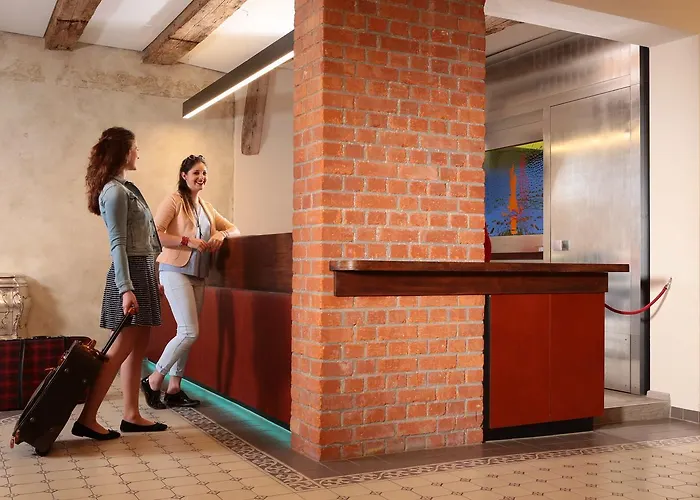 Muenchner Hof Und Blauer Turm Ρέγκενσμπουργκ