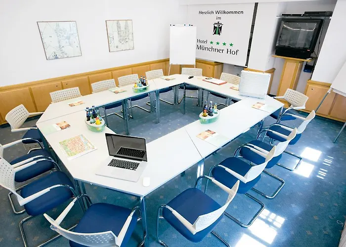 Muenchner Hof Und Blauer Turm מלון