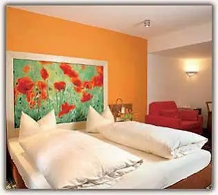 Muenchner Hof Und Blauer Turm Регенсбург