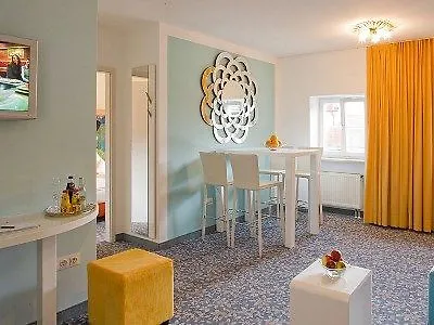 Muenchner Hof Und Blauer Turm 4* Регенсбург