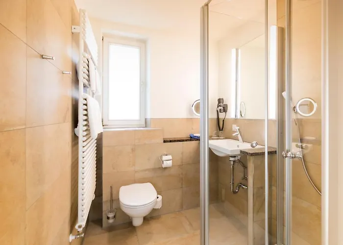 Muenchner Hof Und Blauer Turm