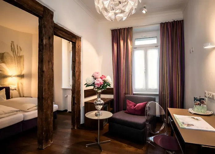 Muenchner Hof Und Blauer Turm 4*