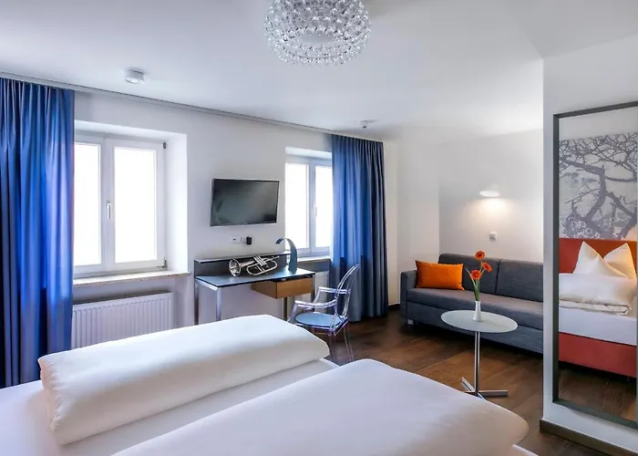 Готель Muenchner Hof Und Blauer Turm