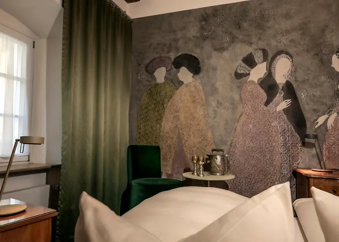 Muenchner Hof Und Blauer Turm 4*